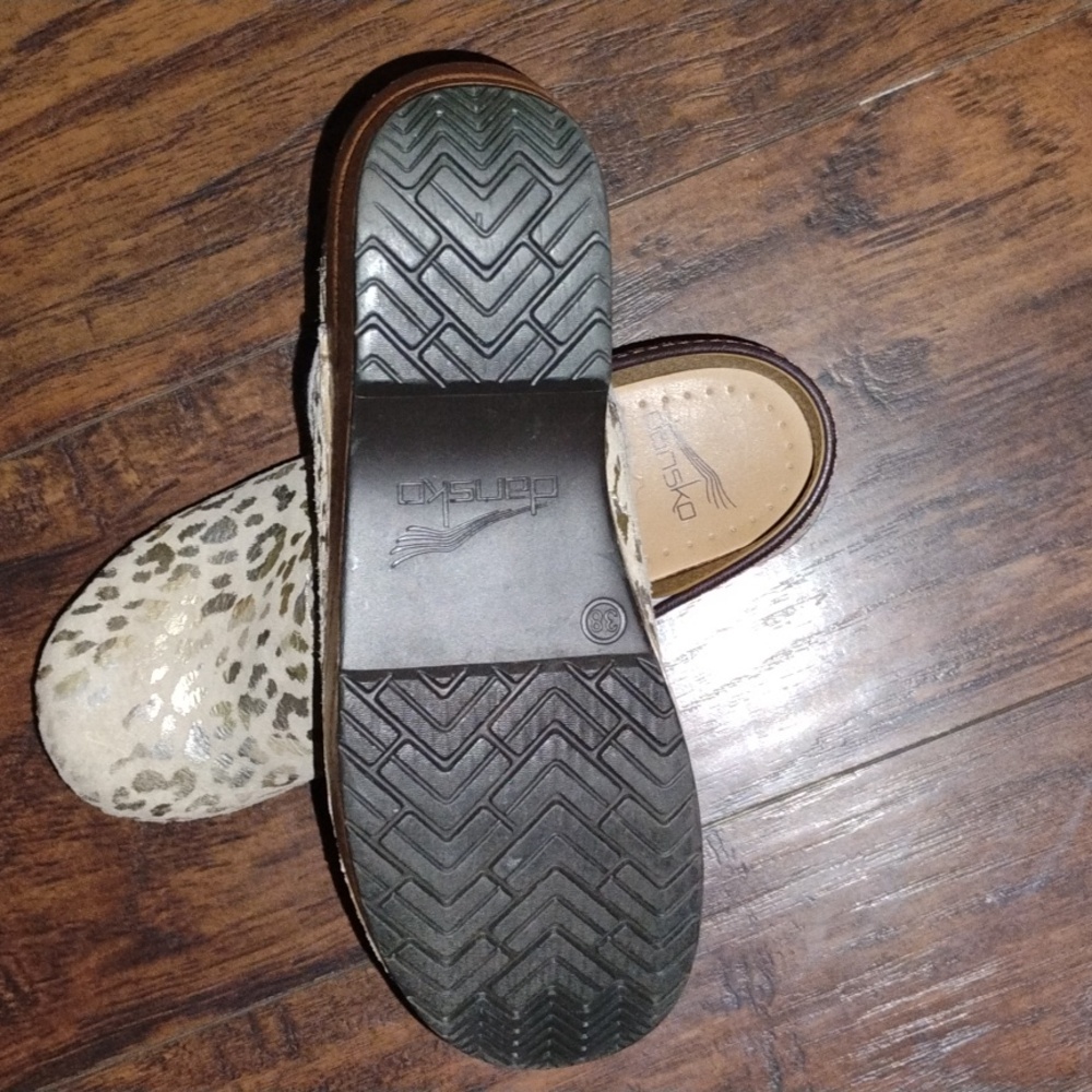 Leopard Print Clogs - Picture 4 of 7